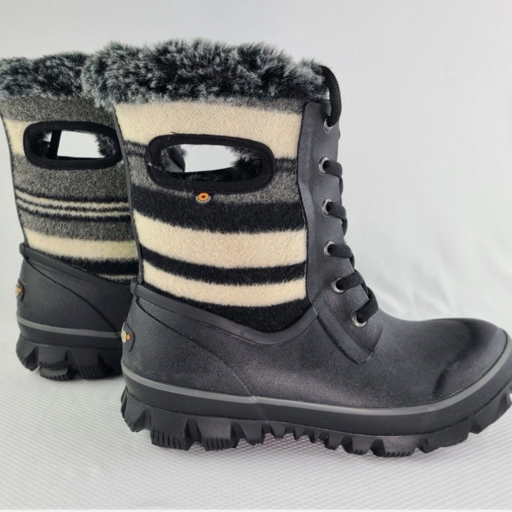 NWT Bogs Arcata Wool Boots Black Stripe Size 7